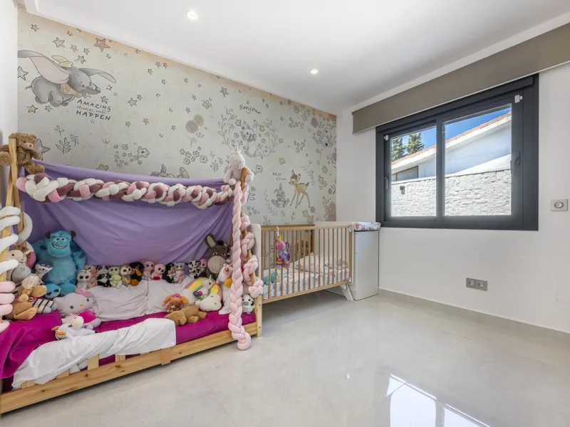 House - Detached Villa в продаже в Estepona, Málaga. В доме 3 спален и 4 ванных комнат. Площадь дома 260 м²