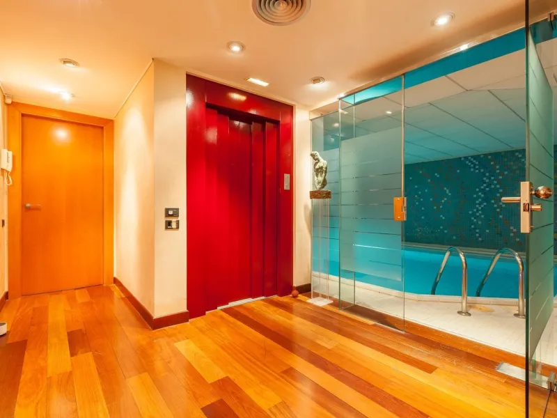 Villa de autor con piscina interior y exterior en Esplugues de Llobregat, Barcelona