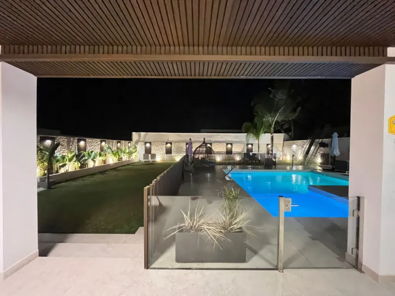 House - Detached Villa в продаже в Estepona, Málaga. В доме 3 спален и 4 ванных комнат. Площадь дома 260 м²