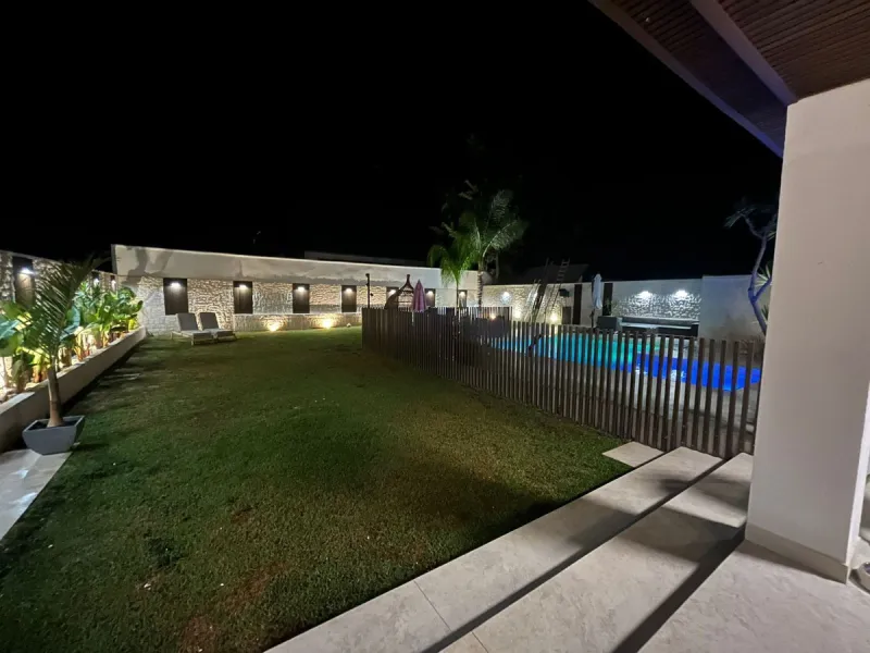 House - Detached Villa в продаже в Estepona, Málaga. В доме 3 спален и 4 ванных комнат. Площадь дома 260 м²