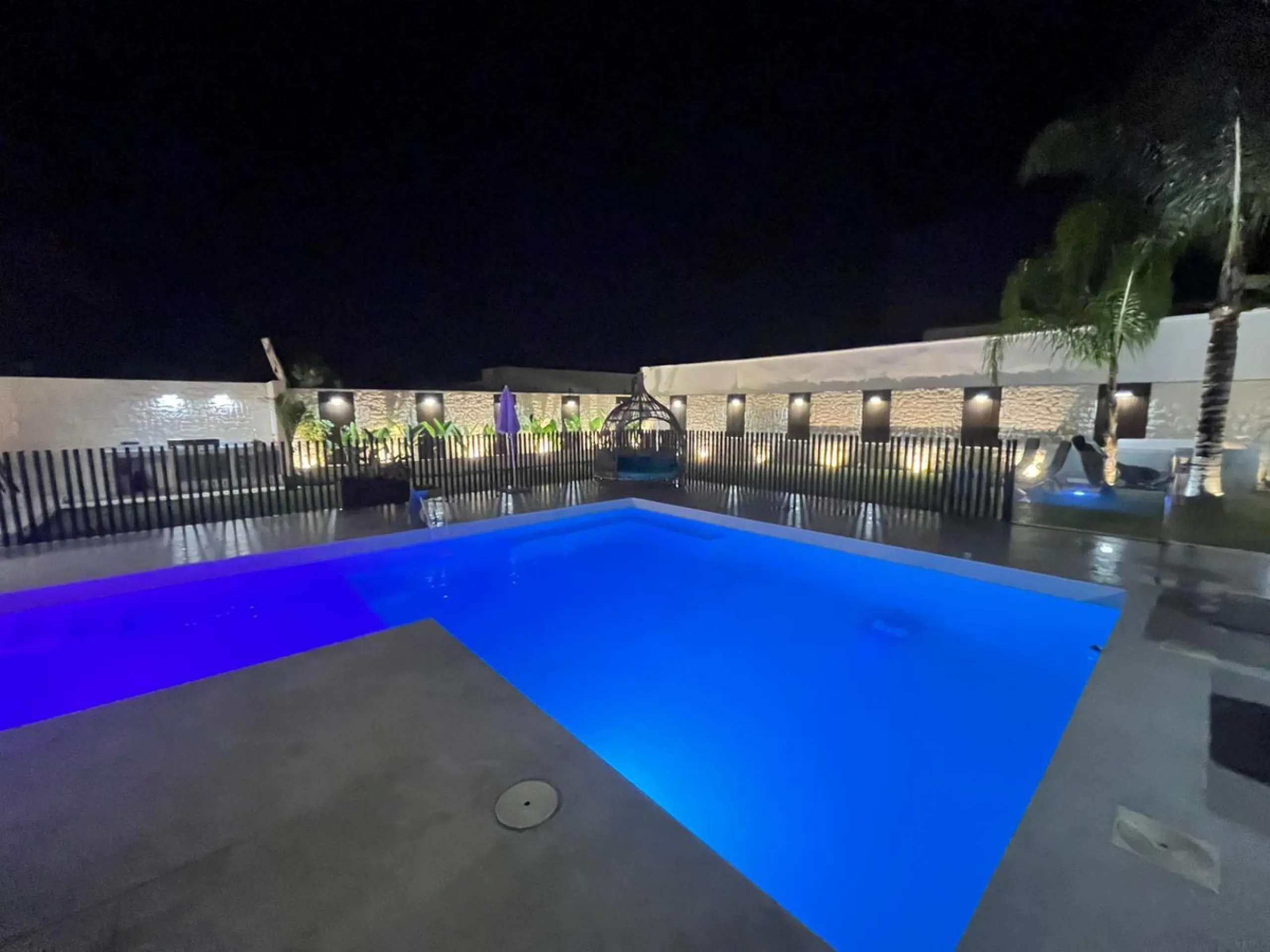 House - Detached Villa в продаже в Estepona, Málaga. В доме 3 спален и 4 ванных комнат. Площадь дома 260 м²