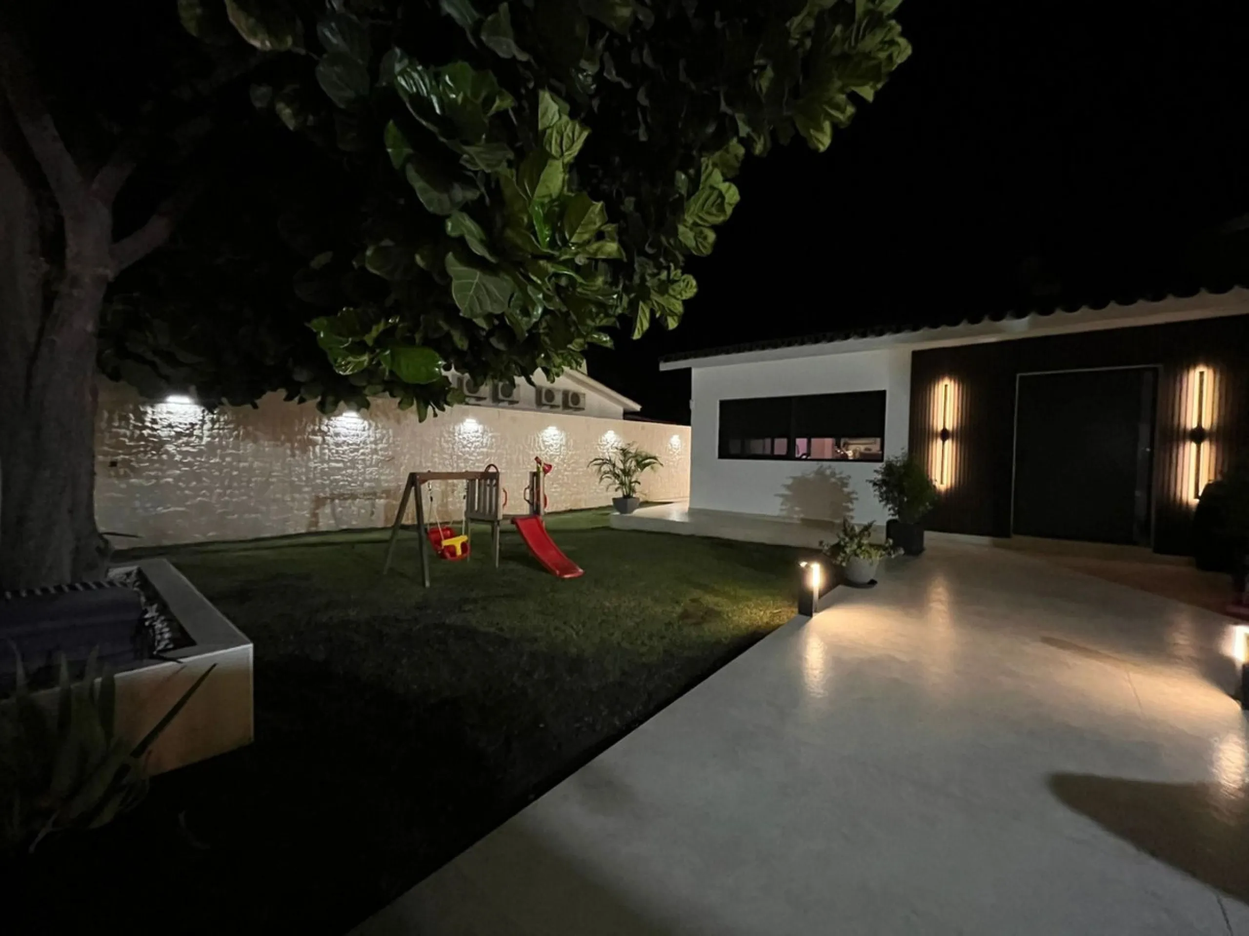 House - Detached Villa в продаже в Estepona, Málaga. В доме 3 спален и 4 ванных комнат. Площадь дома 260 м²