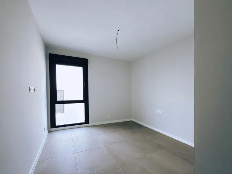For sale: a stunning 4-bedroom, 3-bathroom townhouse located in the exclusive Riviera del Sol urbanization. The property is in perfect condition, ready to move into, with spacious, bright interiors and high-quality finishes. It offers breathtaking sea vie