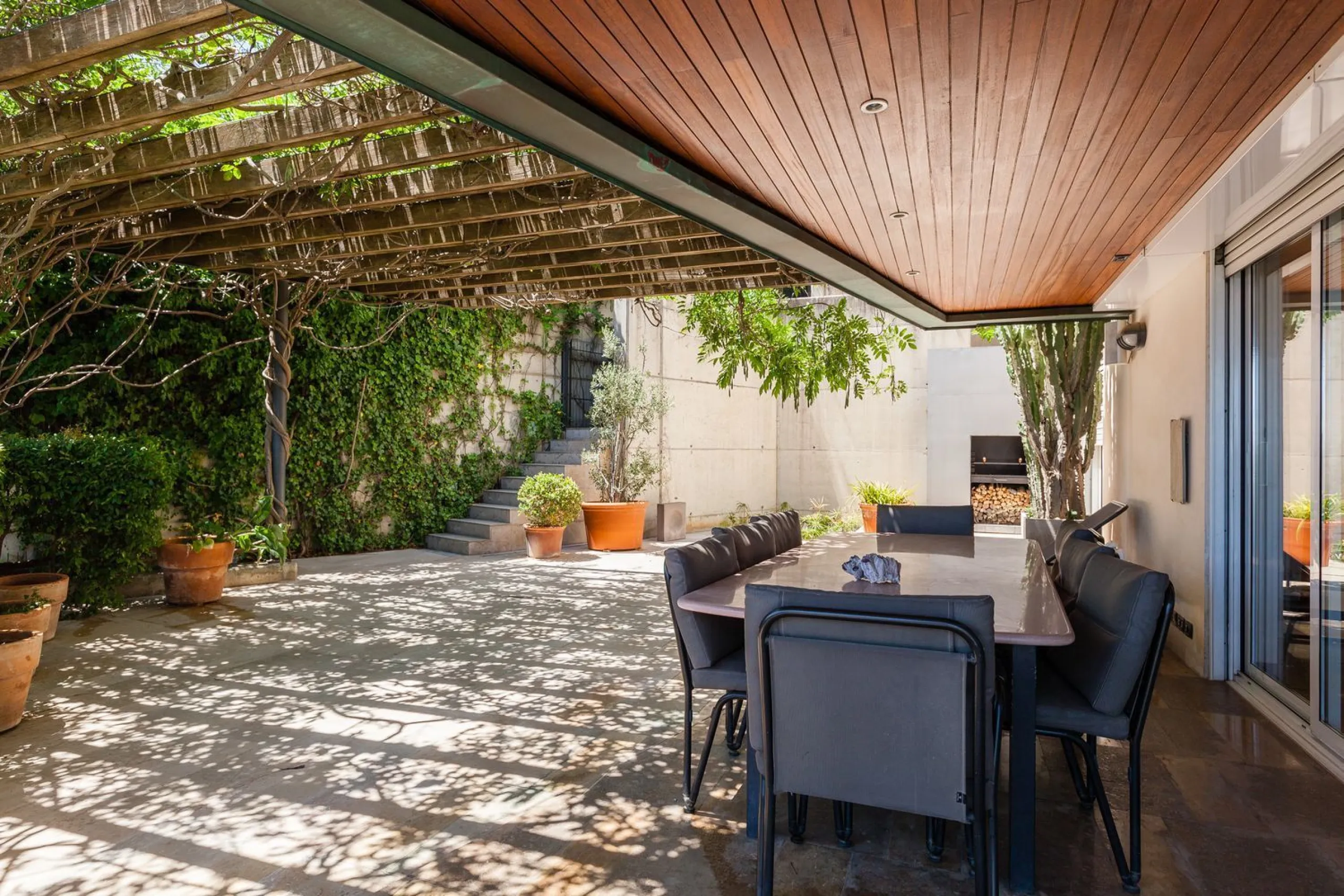 Villa de autor con piscina interior y exterior en Esplugues de Llobregat, Barcelona