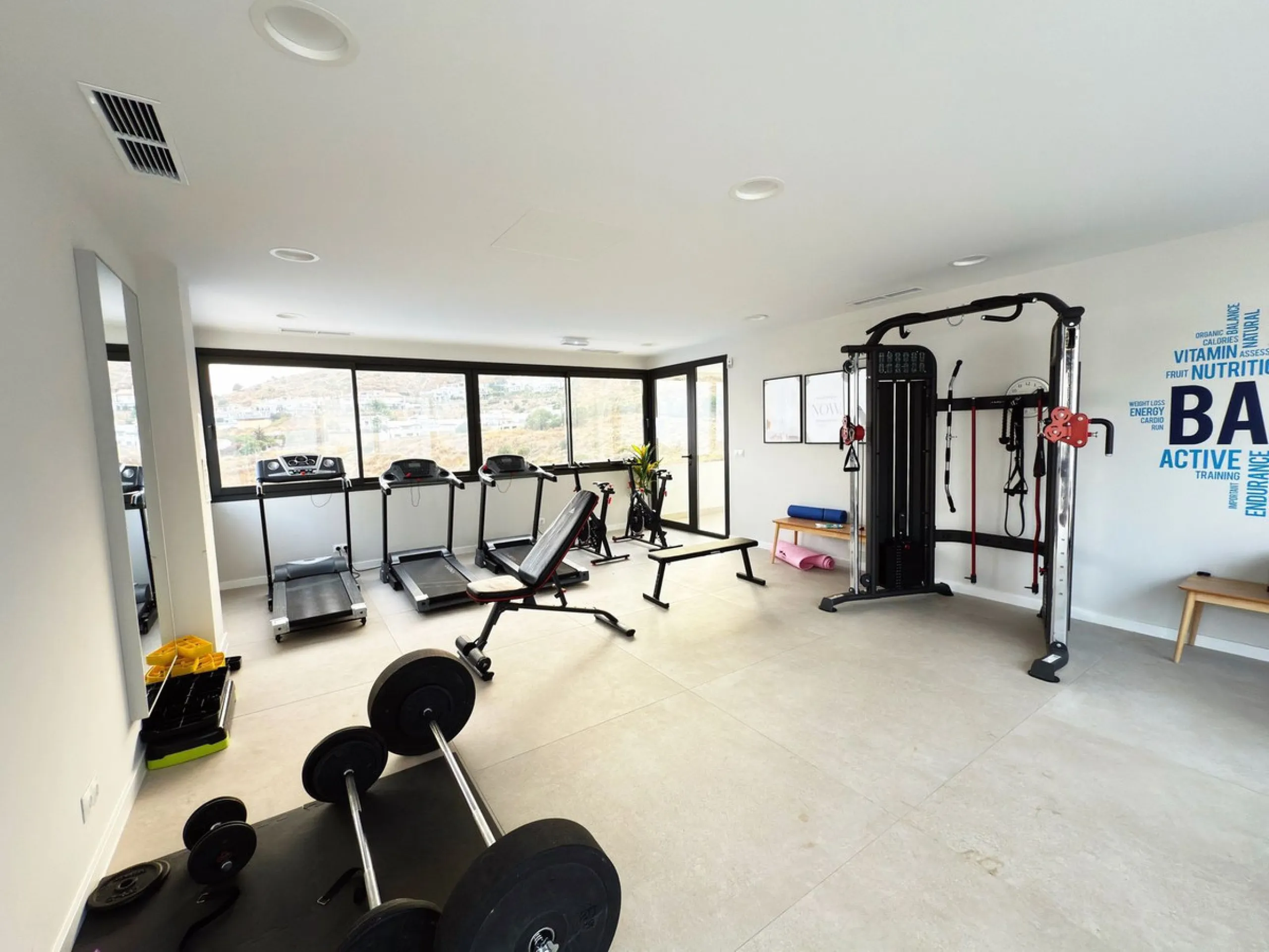 For sale: a stunning 4-bedroom, 3-bathroom townhouse located in the exclusive Riviera del Sol urbanization. The property is in perfect condition, ready to move into, with spacious, bright interiors and high-quality finishes. It offers breathtaking sea vie