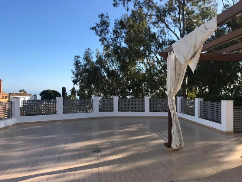 Villa with sea views in La Capellanía, Benalmádena