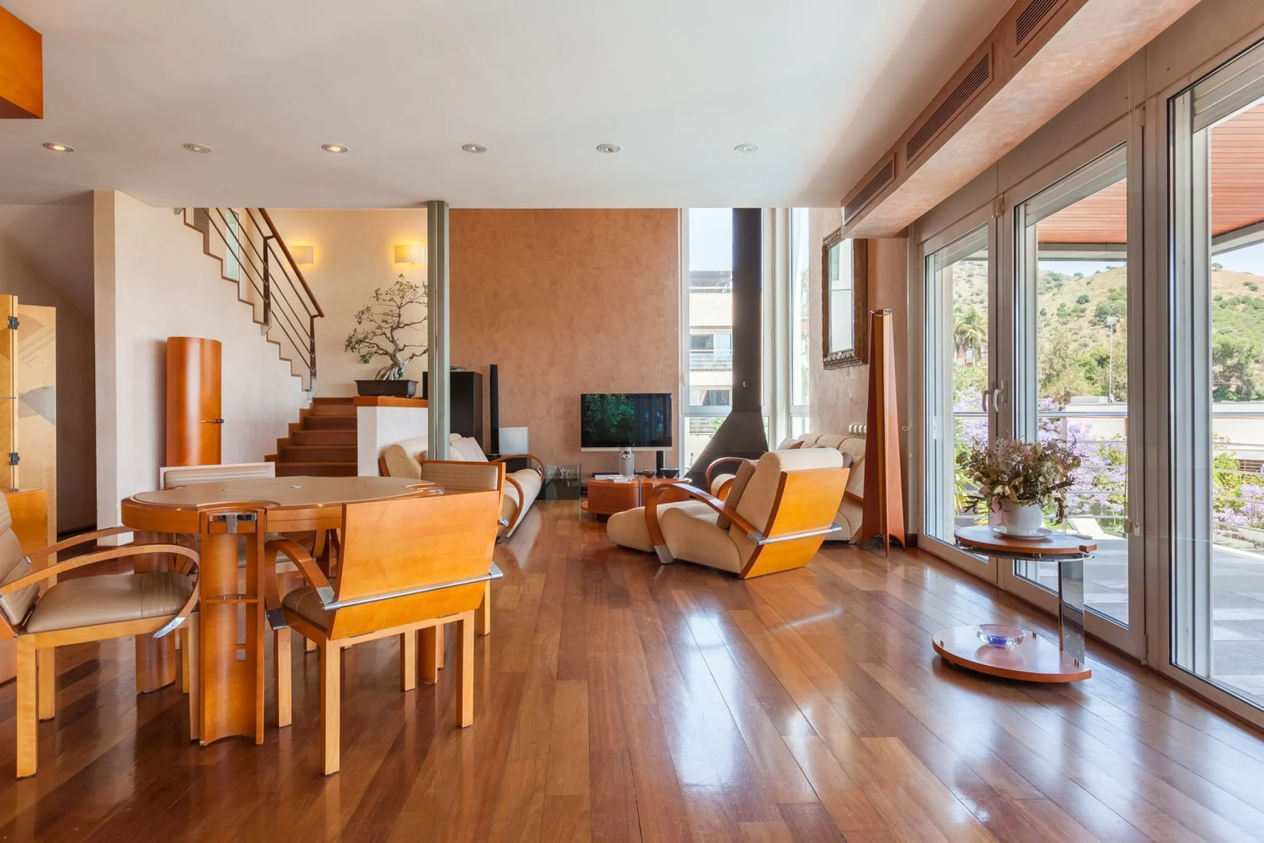Villa de autor con piscina interior y exterior en Esplugues de Llobregat, Barcelona