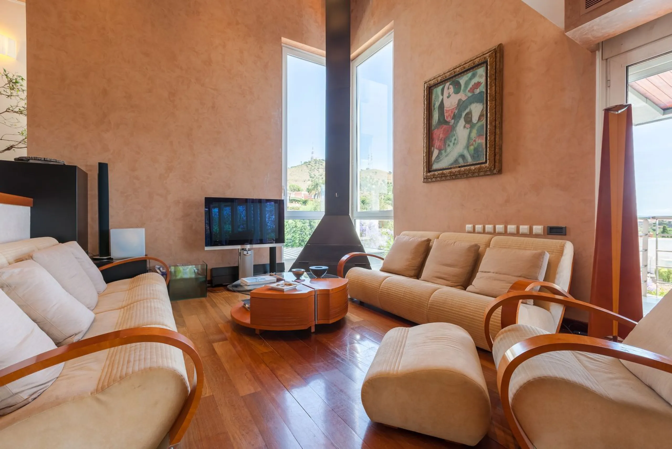 Villa de autor con piscina interior y exterior en Esplugues de Llobregat, Barcelona