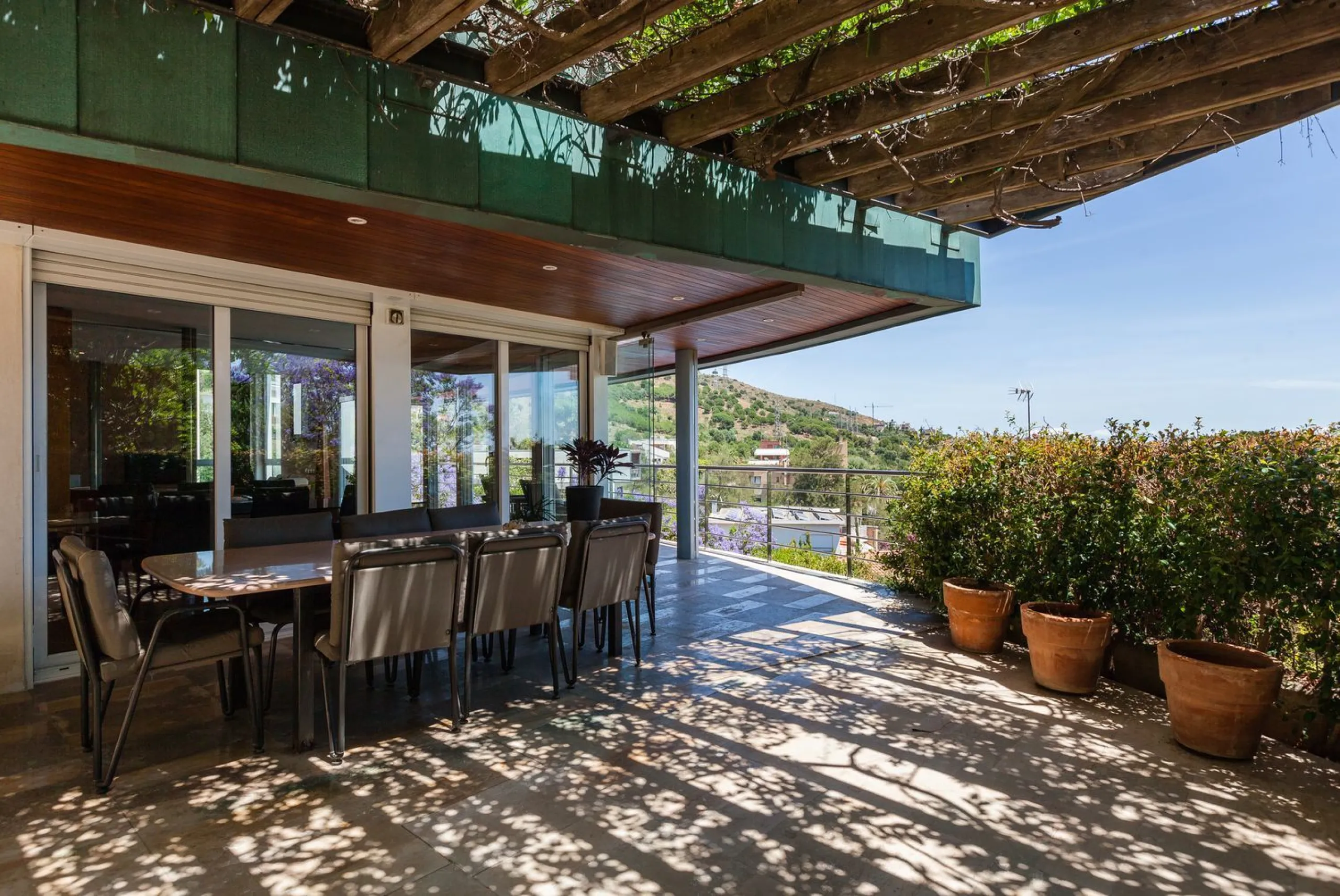 Villa de autor con piscina interior y exterior en Esplugues de Llobregat, Barcelona