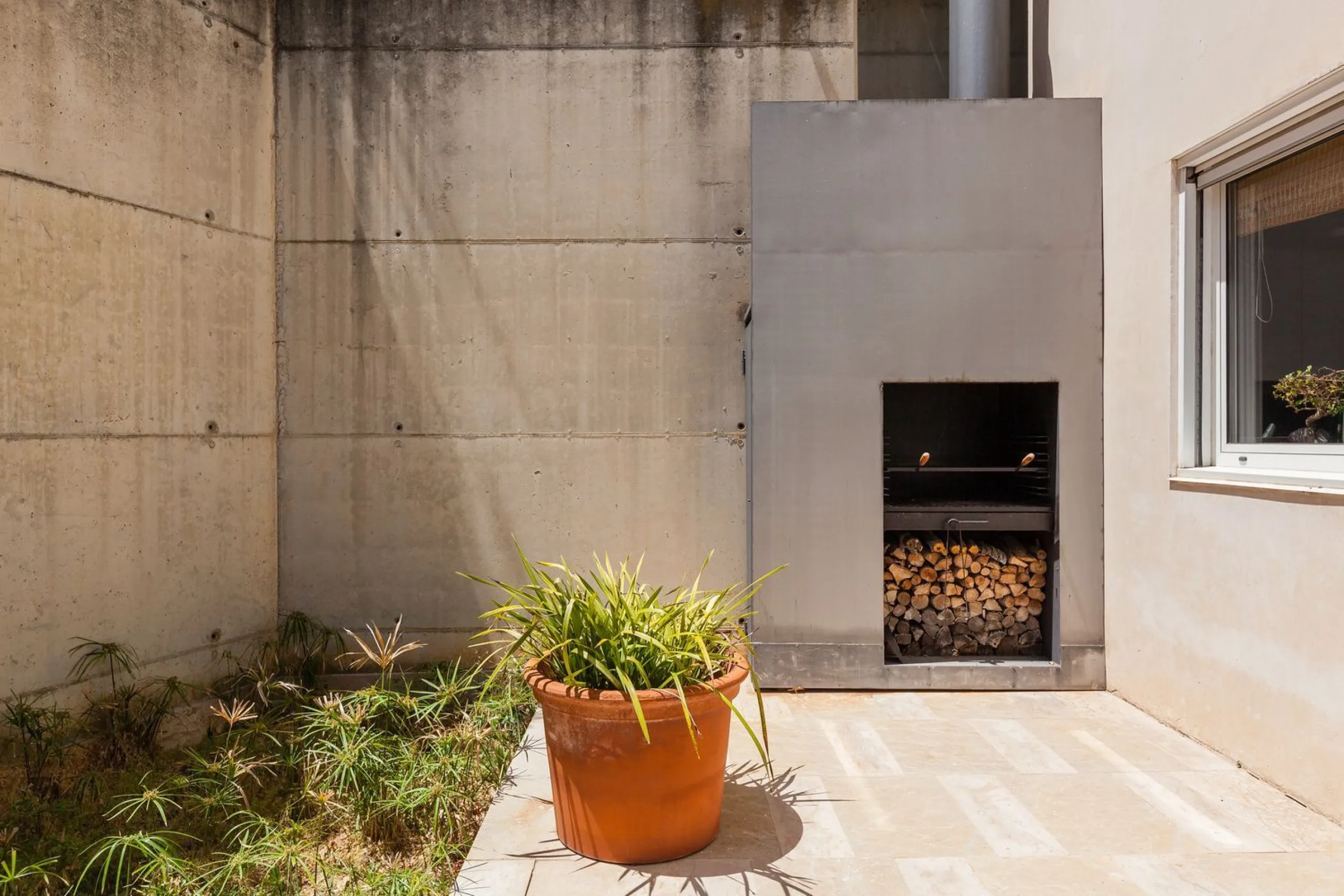 Villa de autor con piscina interior y exterior en Esplugues de Llobregat, Barcelona
