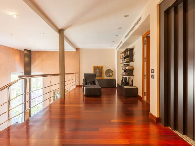 Villa de autor con piscina interior y exterior en Esplugues de Llobregat, Barcelona