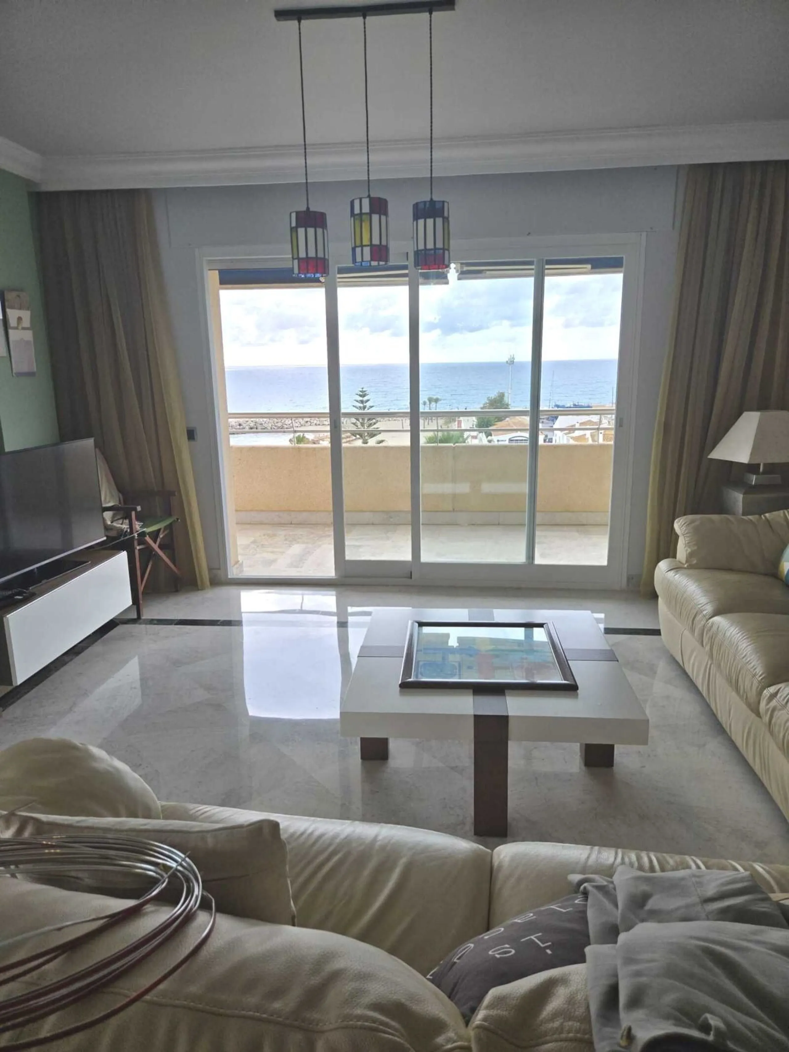 Beautiful  apartment in the heart of one of the most famous ports on the Costa del Sol - Puerto Banus, with spacious terraces offering ponoramnic views to the sea, sandy beaches, port, coast of Marbella and the Sierra Blanca mountain range. The apartment 