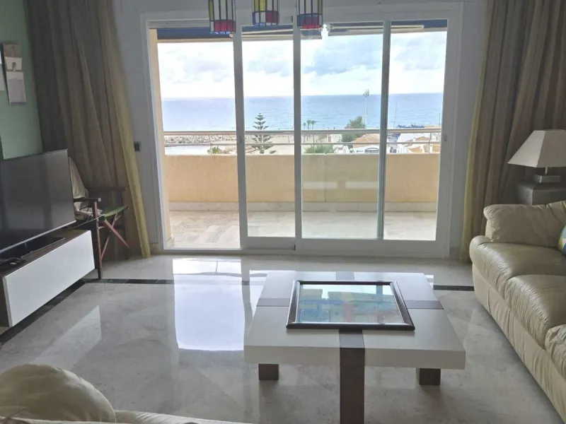 Beautiful  apartment in the heart of one of the most famous ports on the Costa del Sol - Puerto Banus, with spacious terraces offering ponoramnic views to the sea, sandy beaches, port, coast of Marbella and the Sierra Blanca mountain range. The apartment 