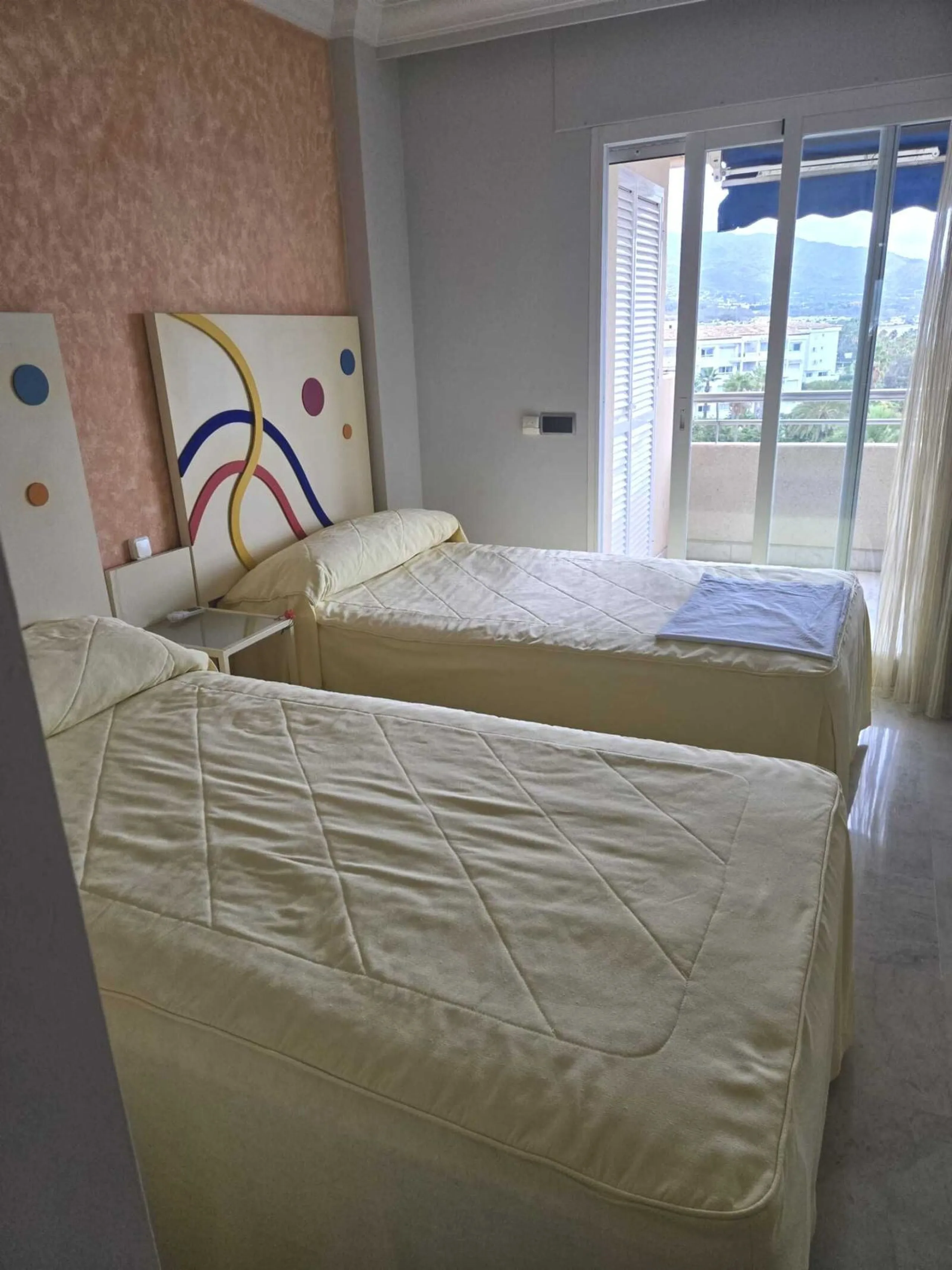 Beautiful  apartment in the heart of one of the most famous ports on the Costa del Sol - Puerto Banus, with spacious terraces offering ponoramnic views to the sea, sandy beaches, port, coast of Marbella and the Sierra Blanca mountain range. The apartment 