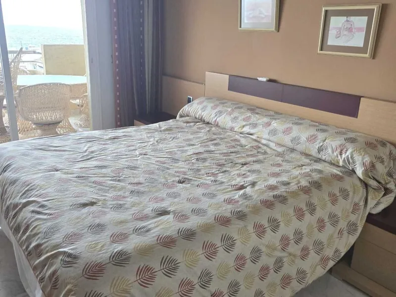 Beautiful  apartment in the heart of one of the most famous ports on the Costa del Sol - Puerto Banus, with spacious terraces offering ponoramnic views to the sea, sandy beaches, port, coast of Marbella and the Sierra Blanca mountain range. The apartment 
