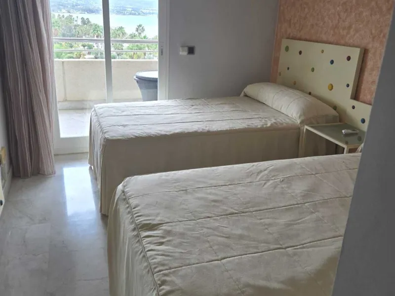 Beautiful  apartment in the heart of one of the most famous ports on the Costa del Sol - Puerto Banus, with spacious terraces offering ponoramnic views to the sea, sandy beaches, port, coast of Marbella and the Sierra Blanca mountain range. The apartment 