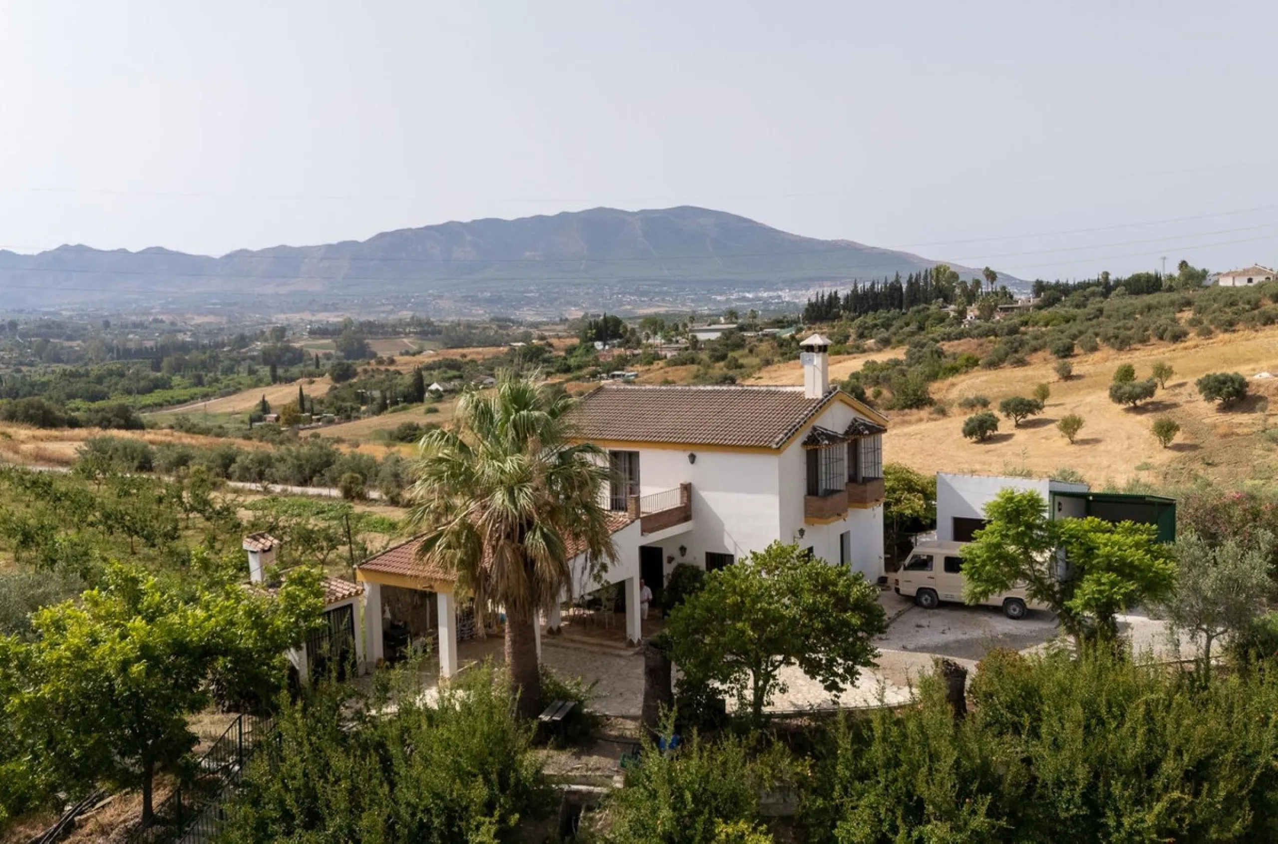 Wonderful finca with almost 50,000 m2 of land, totally fenced, with 5 different entrances, water from its own well plus irrigation water from the canal such us two algibes/ water deposits. T he land is divided into several terraces and planted mainly with