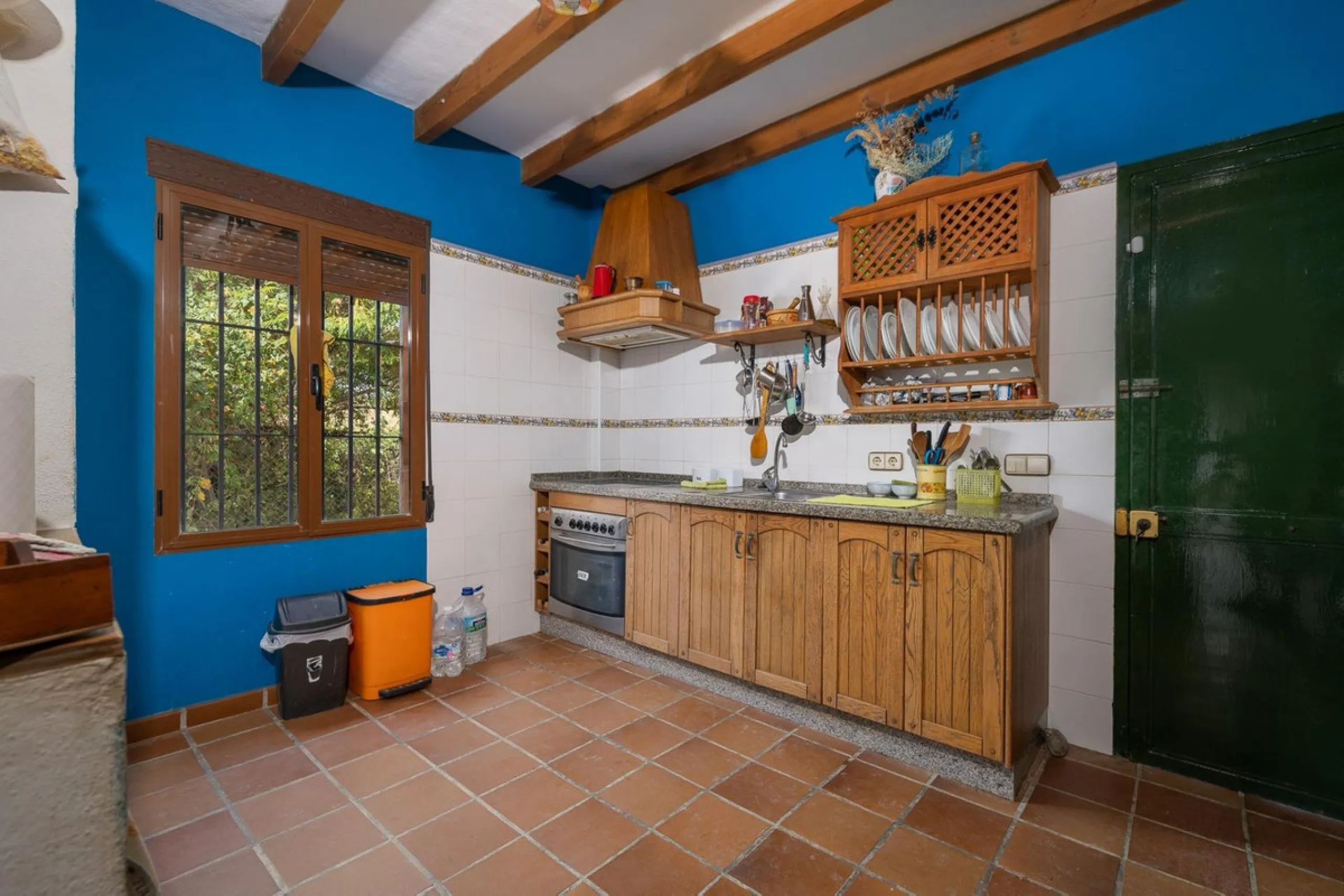 Wonderful finca with almost 50,000 m2 of land, totally fenced, with 5 different entrances, water from its own well plus irrigation water from the canal such us two algibes/ water deposits. T he land is divided into several terraces and planted mainly with