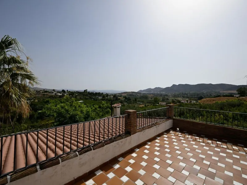 Wonderful finca with almost 50,000 m2 of land, totally fenced, with 5 different entrances, water from its own well plus irrigation water from the canal such us two algibes/ water deposits. T he land is divided into several terraces and planted mainly with