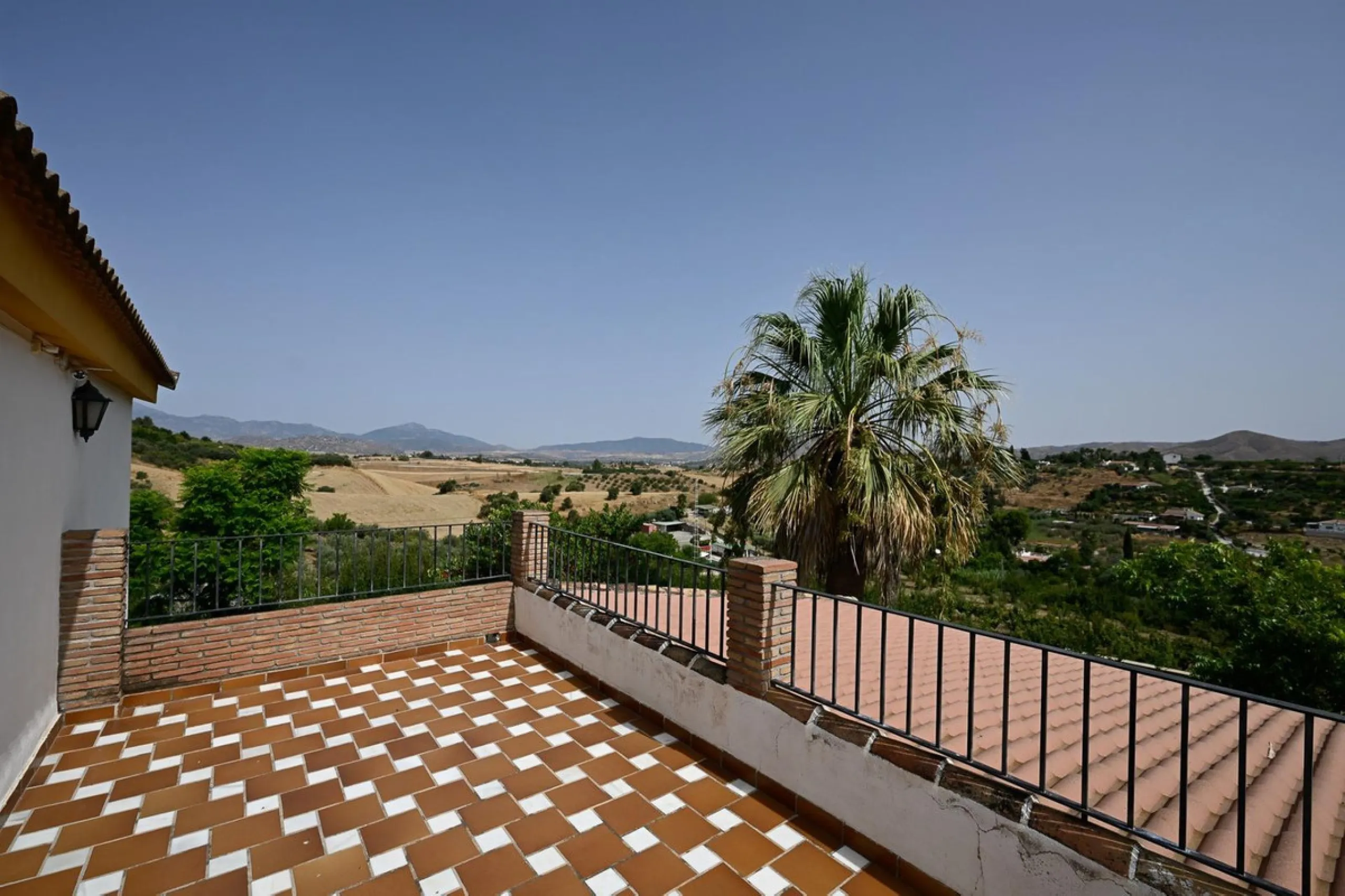 Wonderful finca with almost 50,000 m2 of land, totally fenced, with 5 different entrances, water from its own well plus irrigation water from the canal such us two algibes/ water deposits. T he land is divided into several terraces and planted mainly with
