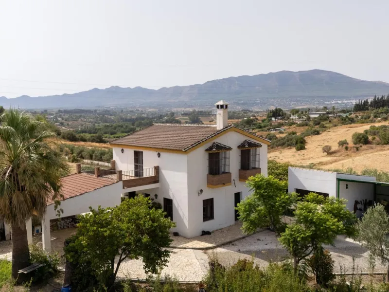 Wonderful finca with almost 50,000 m2 of land, totally fenced, with 5 different entrances, water from its own well plus irrigation water from the canal such us two algibes/ water deposits. T he land is divided into several terraces and planted mainly with