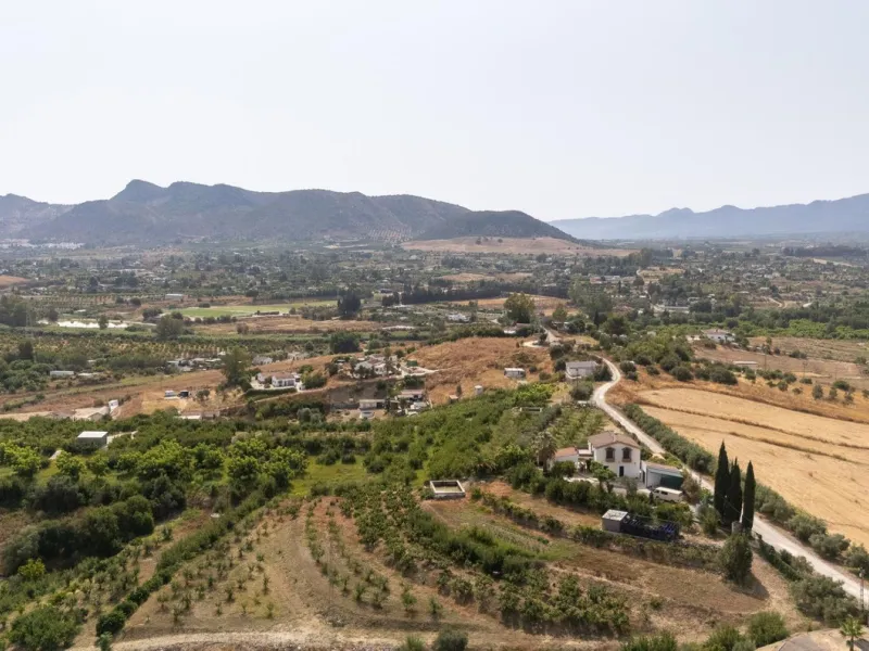 Wonderful finca with almost 50,000 m2 of land, totally fenced, with 5 different entrances, water from its own well plus irrigation water from the canal such us two algibes/ water deposits. T he land is divided into several terraces and planted mainly with