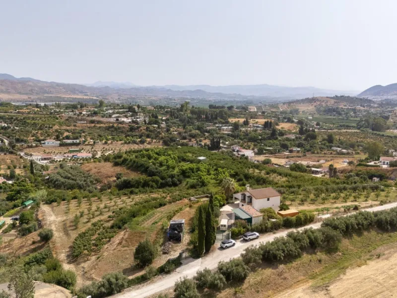 Wonderful finca with almost 50,000 m2 of land, totally fenced, with 5 different entrances, water from its own well plus irrigation water from the canal such us two algibes/ water deposits. T he land is divided into several terraces and planted mainly with