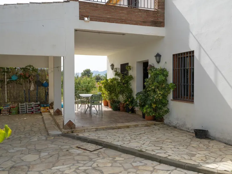 Wonderful finca with almost 50,000 m2 of land, totally fenced, with 5 different entrances, water from its own well plus irrigation water from the canal such us two algibes/ water deposits. T he land is divided into several terraces and planted mainly with
