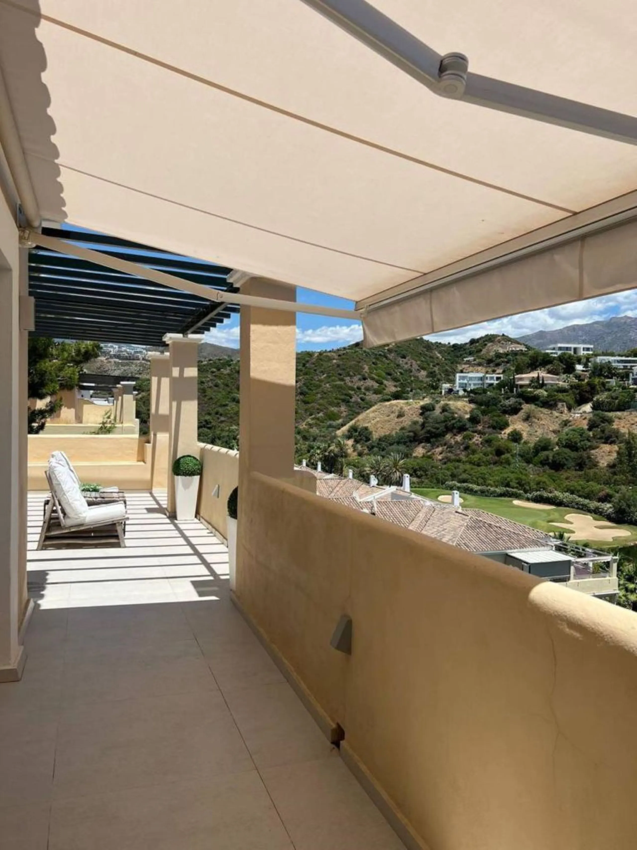 Apartment - Penthouse в продаже в Benahavís, Málaga. В доме 4 спален и 3 ванных комнат. Площадь дома 154 м²