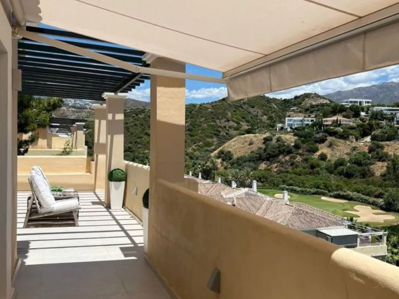 Apartment - Penthouse в продаже в Benahavís, Málaga. В доме 4 спален и 3 ванных комнат. Площадь дома 154 м²