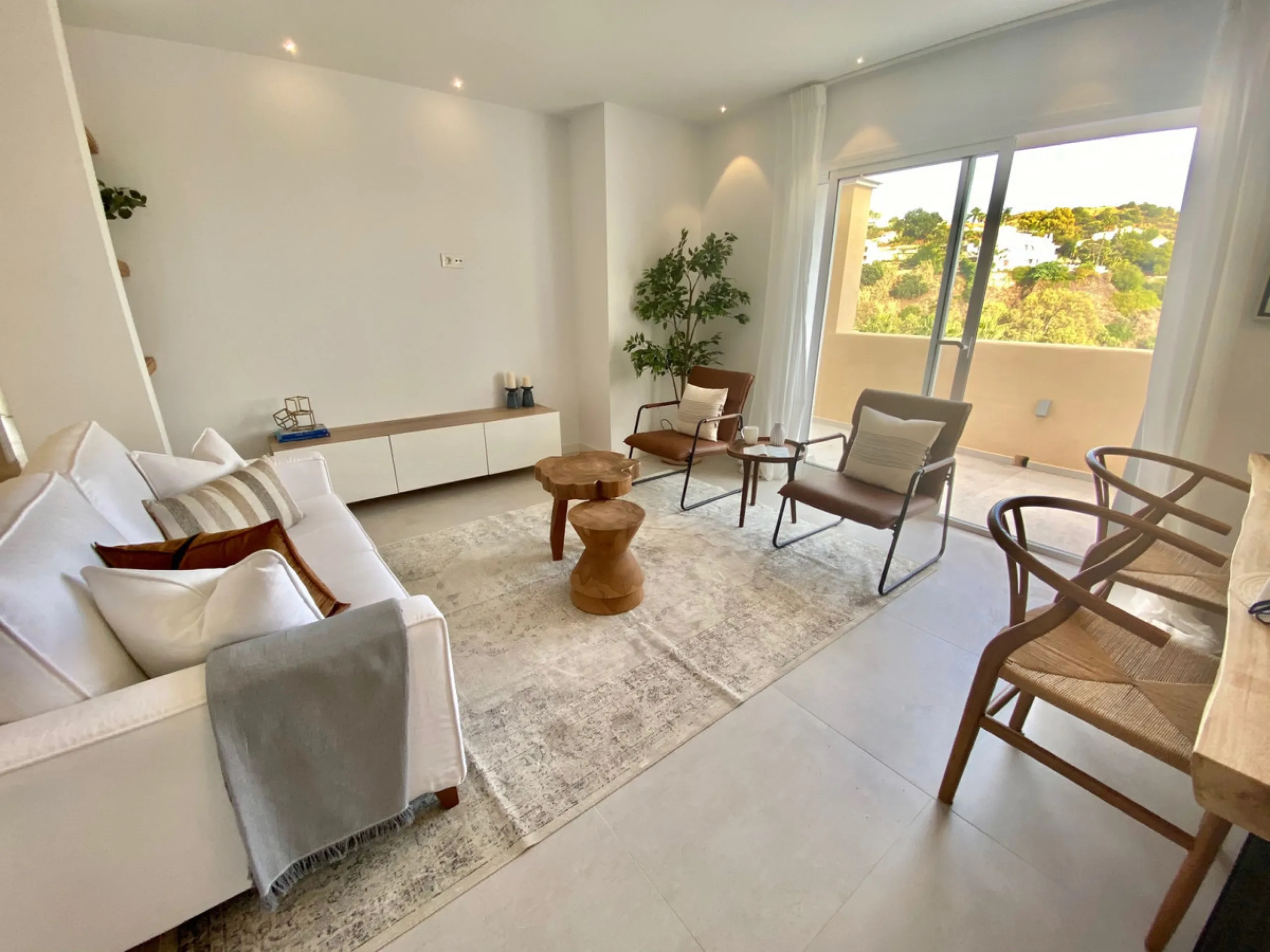 Apartment - Penthouse в продаже в Benahavís, Málaga. В доме 4 спален и 3 ванных комнат. Площадь дома 154 м²