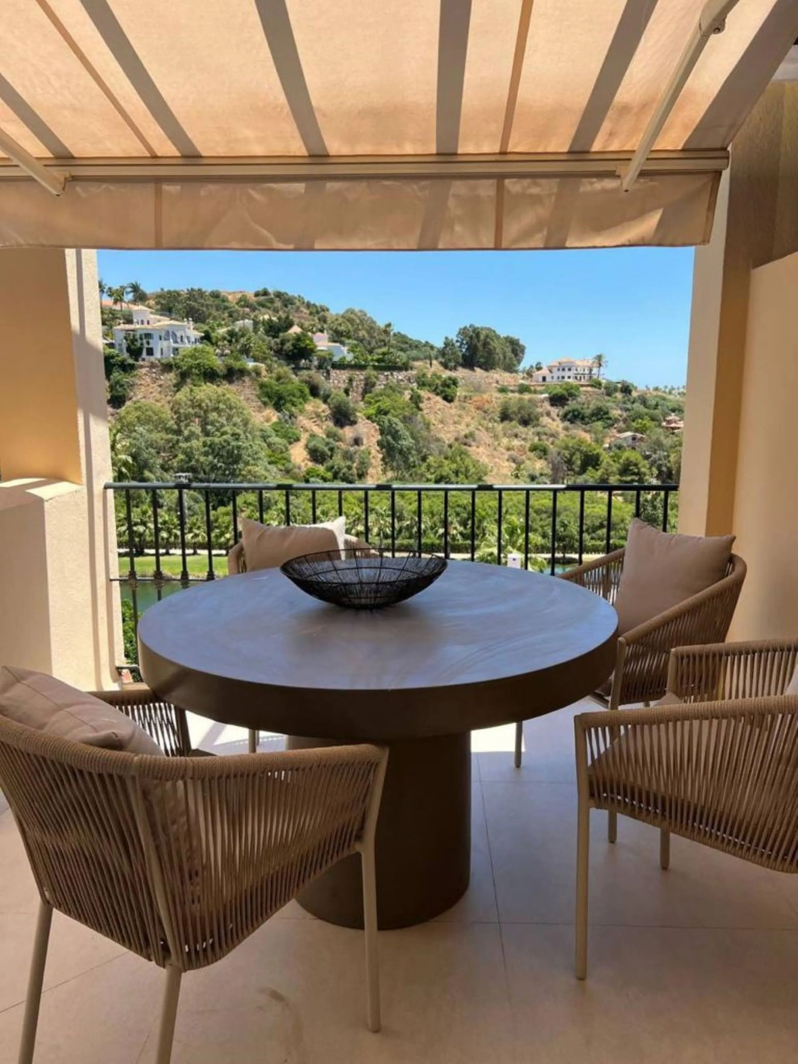 Apartment - Penthouse в продаже в Benahavís, Málaga. В доме 4 спален и 3 ванных комнат. Площадь дома 154 м²
