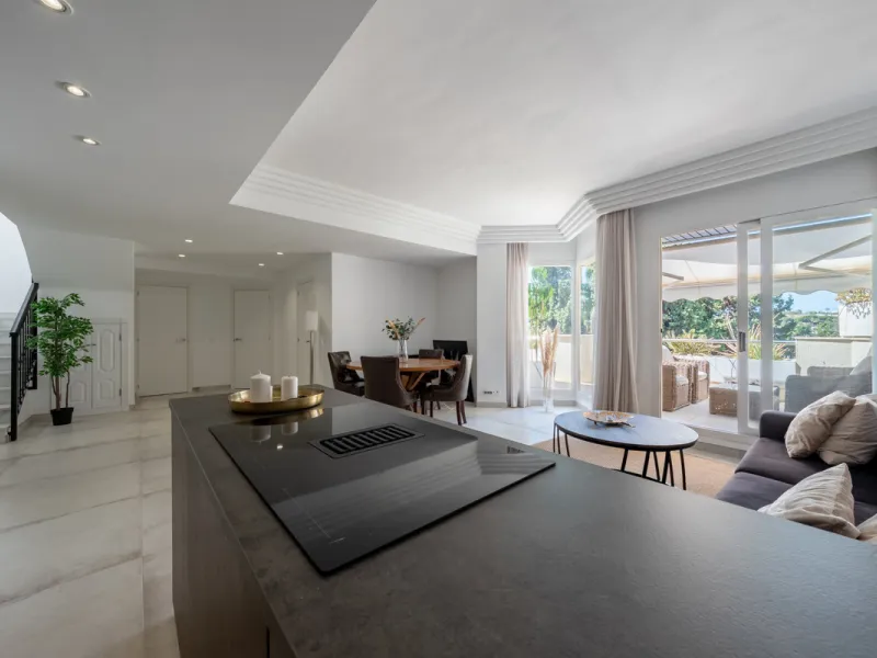 Apartment - Penthouse Duplex в продаже в Marbella, Málaga. В доме 3 спален и 3 ванных комнат. Площадь дома 133 м²