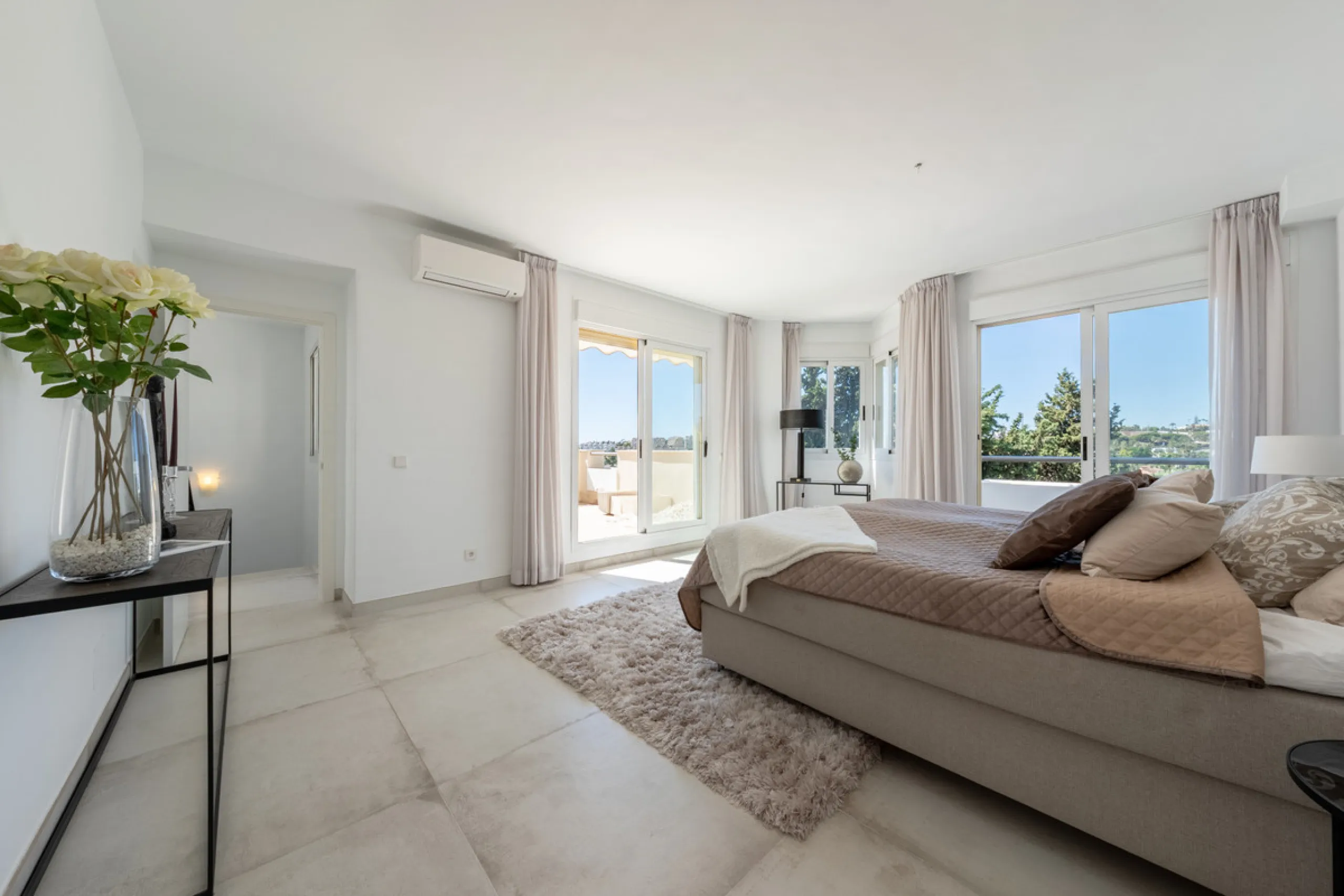 Apartment - Penthouse Duplex в продаже в Marbella, Málaga. В доме 3 спален и 3 ванных комнат. Площадь дома 133 м²