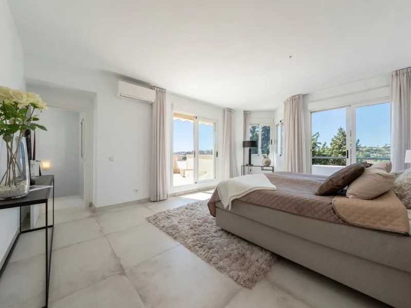Apartment - Penthouse Duplex в продаже в Marbella, Málaga. В доме 3 спален и 3 ванных комнат. Площадь дома 133 м²