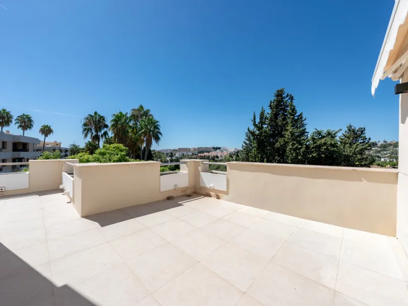 Apartment - Penthouse Duplex в продаже в Marbella, Málaga. В доме 3 спален и 3 ванных комнат. Площадь дома 133 м²
