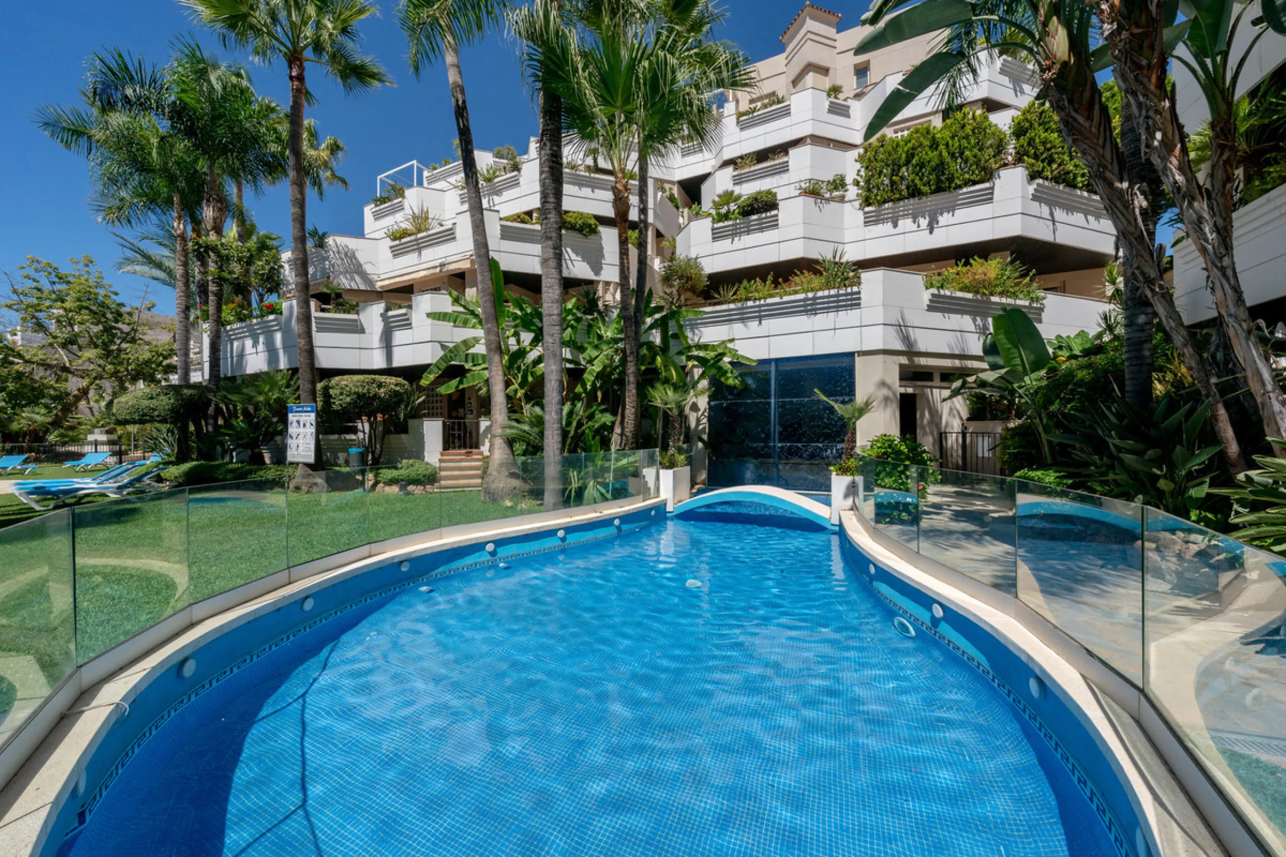 Apartment - Penthouse Duplex в продаже в Marbella, Málaga. В доме 3 спален и 3 ванных комнат. Площадь дома 133 м²
