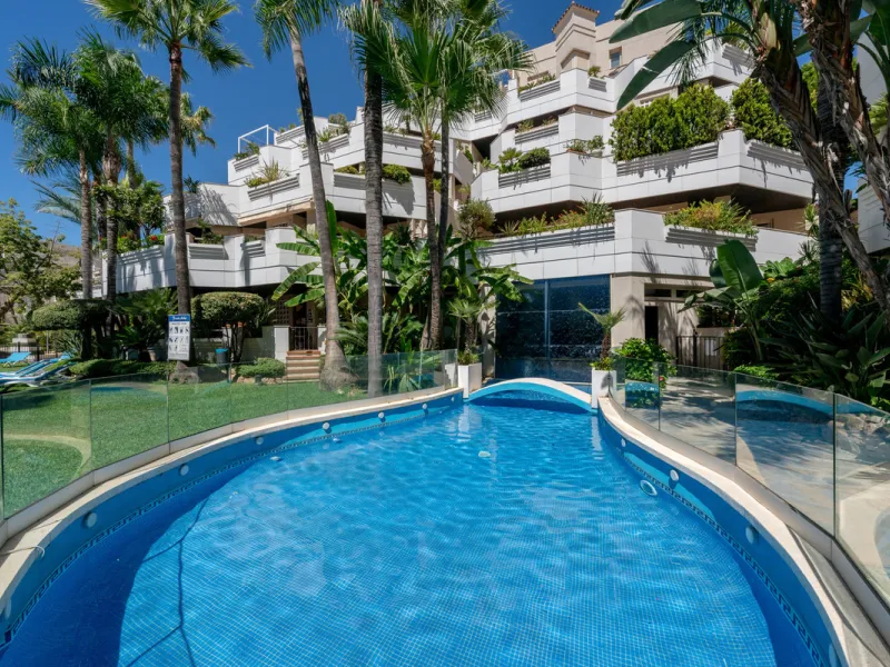Apartment - Penthouse Duplex в продаже в Marbella, Málaga. В доме 3 спален и 3 ванных комнат. Площадь дома 133 м²