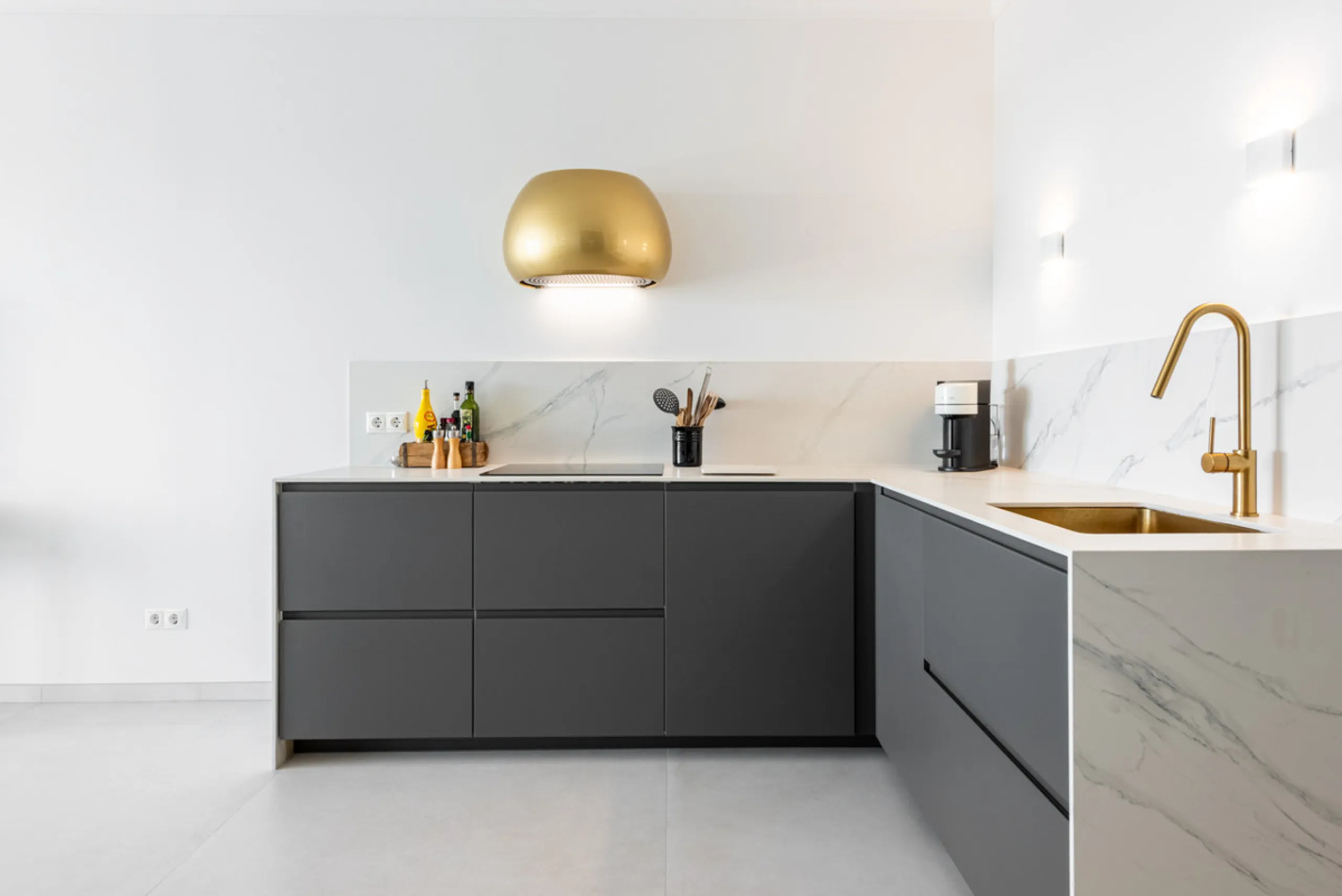 Apartment - Middle Floor Apartment в продаже в Benahavís, Málaga. В доме 3 спален и 2 ванных комнат. Площадь дома 145 м²