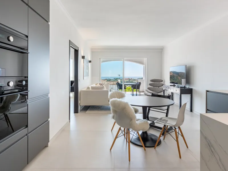Apartment - Middle Floor Apartment в продаже в Benahavís, Málaga. В доме 3 спален и 2 ванных комнат. Площадь дома 145 м²