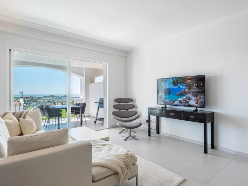 Apartment - Middle Floor Apartment в продаже в Benahavís, Málaga. В доме 3 спален и 2 ванных комнат. Площадь дома 145 м²