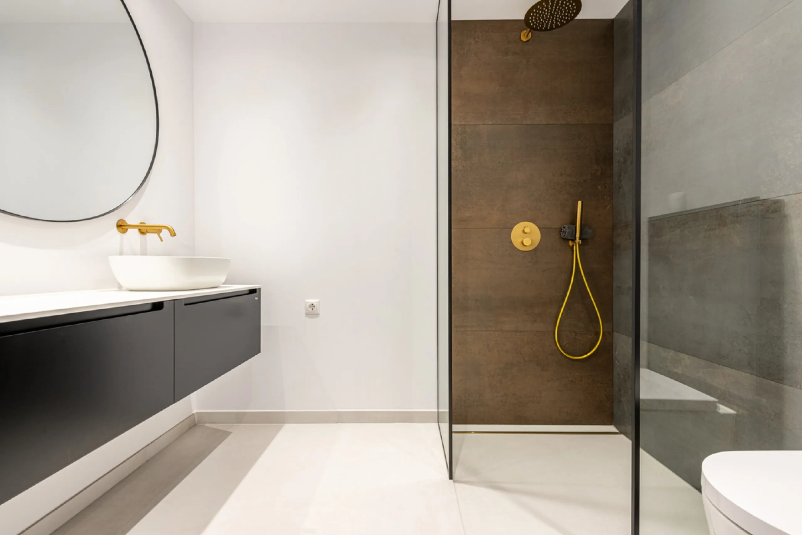 Apartment - Middle Floor Apartment в продаже в Benahavís, Málaga. В доме 3 спален и 2 ванных комнат. Площадь дома 145 м²