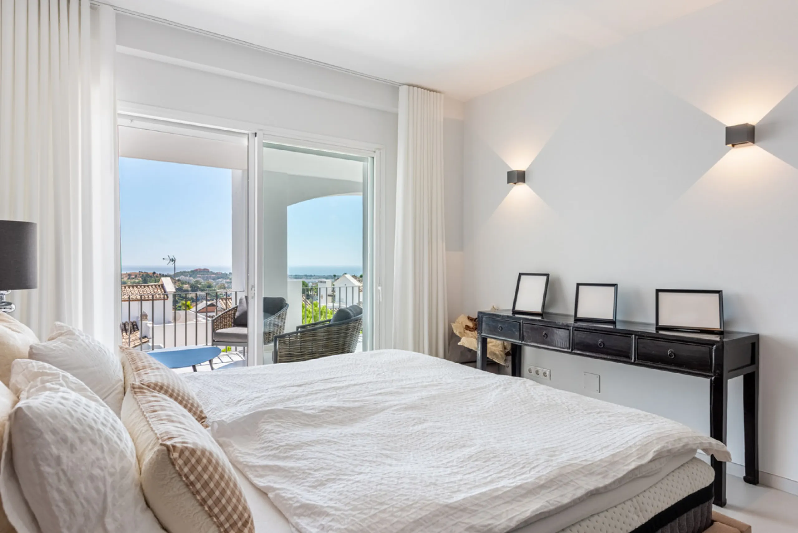 Apartment - Middle Floor Apartment в продаже в Benahavís, Málaga. В доме 3 спален и 2 ванных комнат. Площадь дома 145 м²