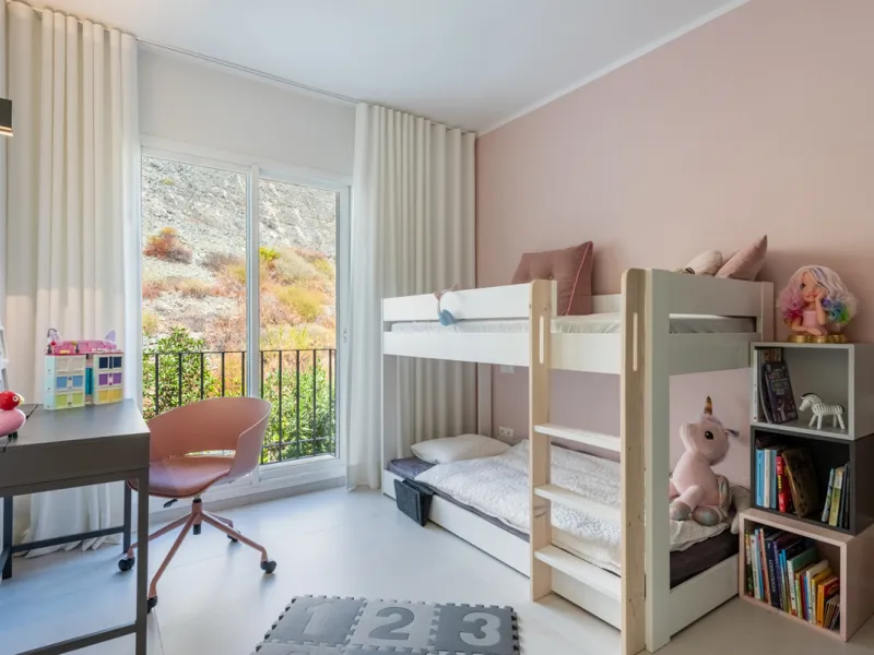 Apartment - Middle Floor Apartment в продаже в Benahavís, Málaga. В доме 3 спален и 2 ванных комнат. Площадь дома 145 м²