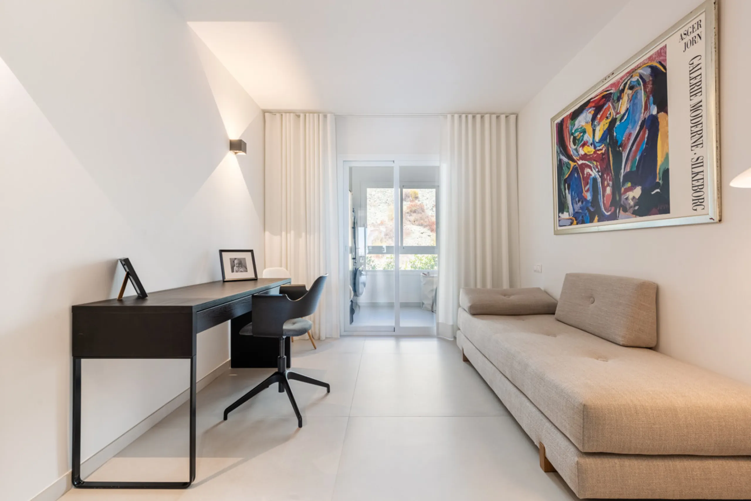 Apartment - Middle Floor Apartment в продаже в Benahavís, Málaga. В доме 3 спален и 2 ванных комнат. Площадь дома 145 м²