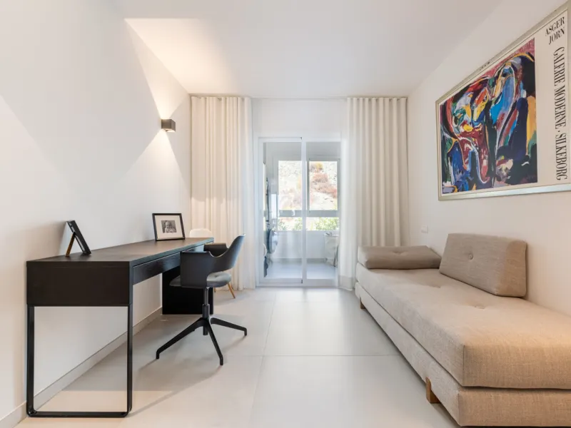 Apartment - Middle Floor Apartment в продаже в Benahavís, Málaga. В доме 3 спален и 2 ванных комнат. Площадь дома 145 м²