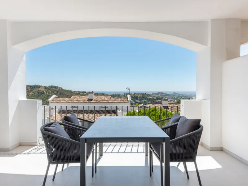 Apartment - Middle Floor Apartment в продаже в Benahavís, Málaga. В доме 3 спален и 2 ванных комнат. Площадь дома 145 м²