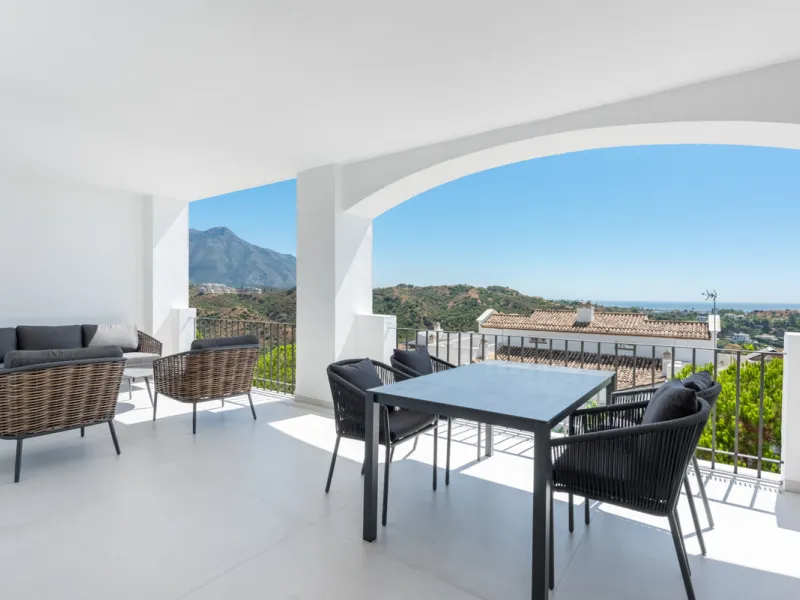 Apartment - Middle Floor Apartment в продаже в Benahavís, Málaga. В доме 3 спален и 2 ванных комнат. Площадь дома 145 м²