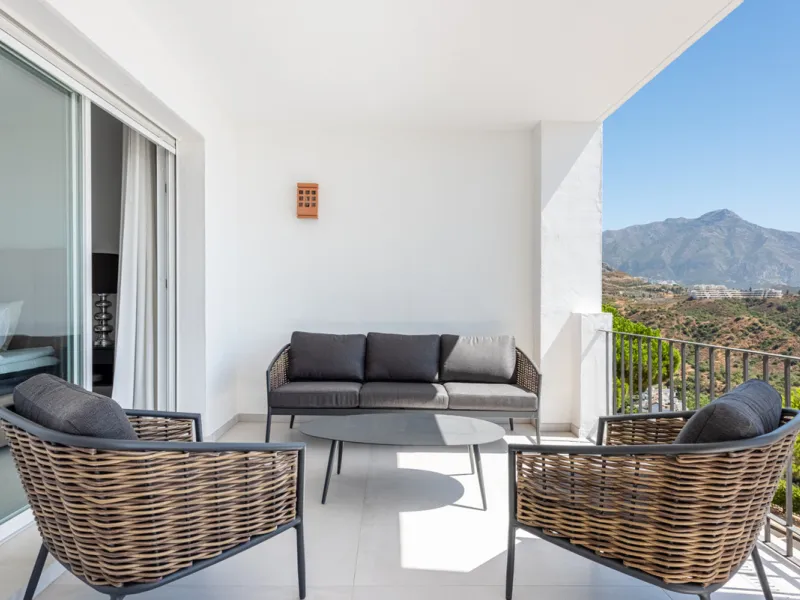 Apartment - Middle Floor Apartment в продаже в Benahavís, Málaga. В доме 3 спален и 2 ванных комнат. Площадь дома 145 м²