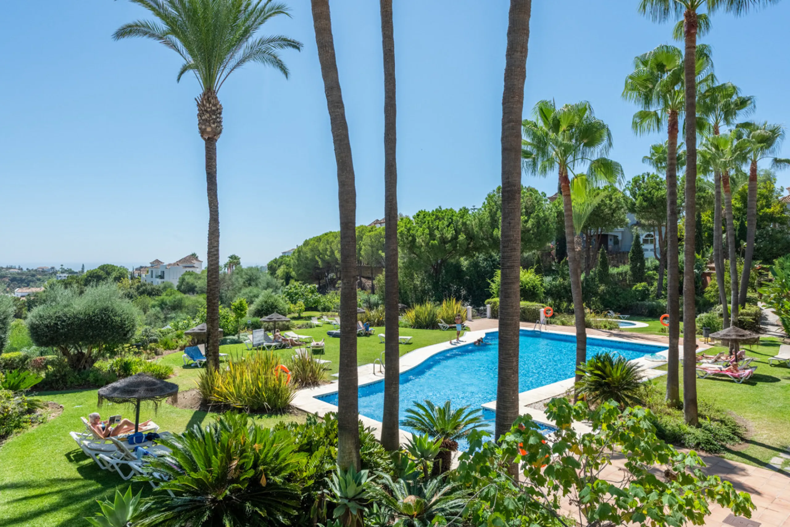 Apartment - Middle Floor Apartment в продаже в Benahavís, Málaga. В доме 3 спален и 2 ванных комнат. Площадь дома 145 м²